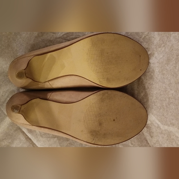 Nude/tan/pinky Round Toe Pumps - Picture 4 of 6